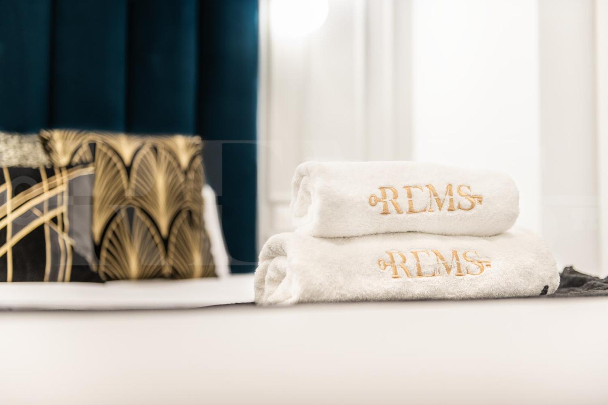 Glamorous Flat In The Heart Of Malaga By Rems Luaran gambar